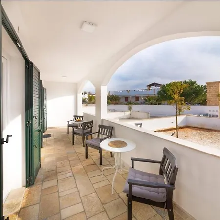 Villa Idieh , By Apulia